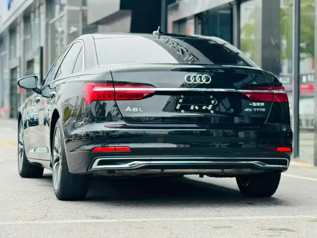 Audi A6L 2023 из CN, фото 2