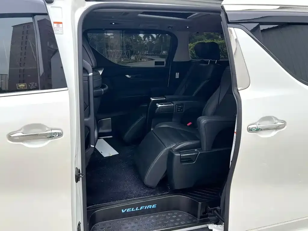 Toyota Vellfire 2021 из CN, фото 2
