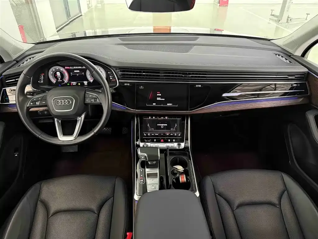 Audi Q7 2023 из CN, фото 6