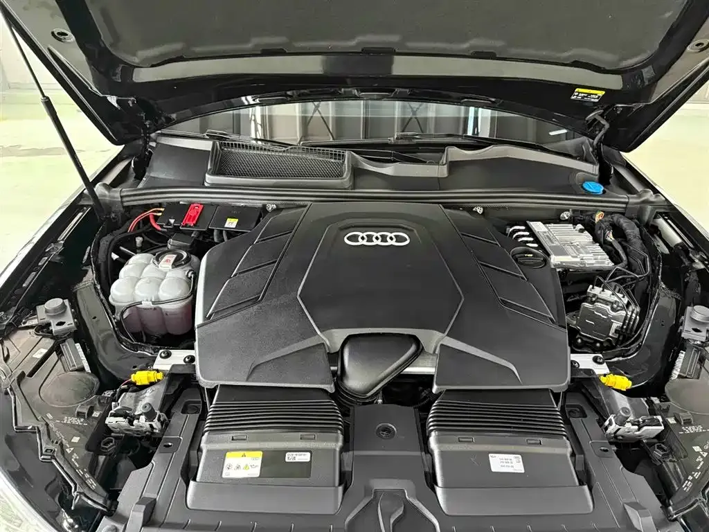 Audi Q7 2023 из CN, фото 9