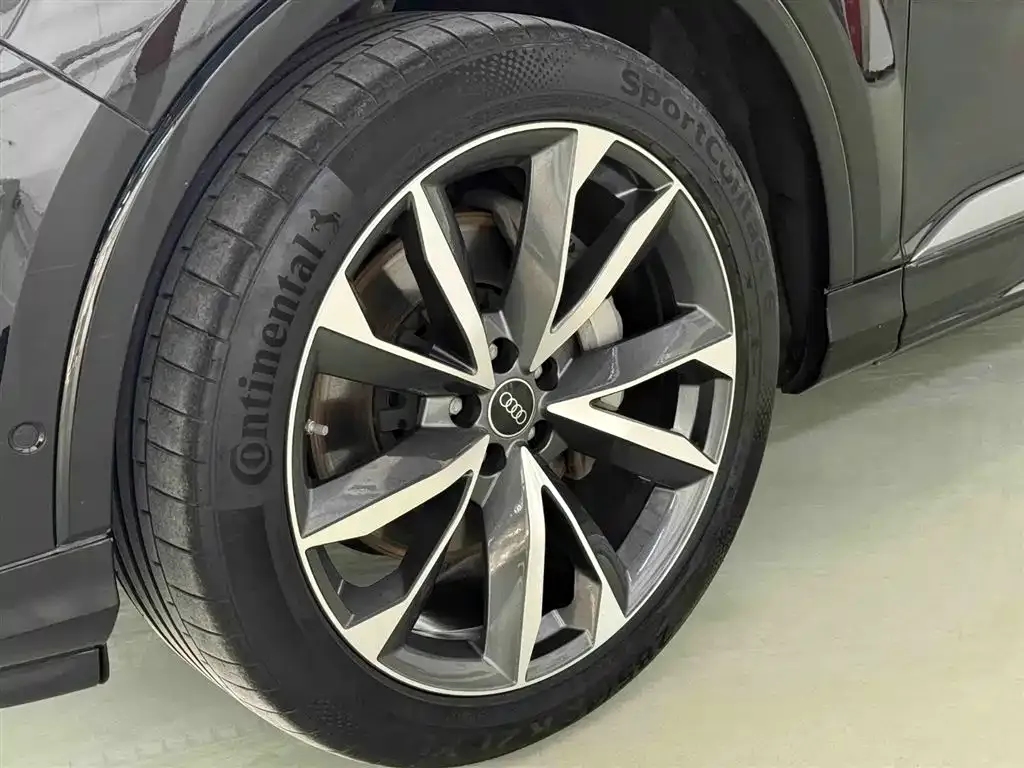 Audi Q7 2023 из CN, фото 5
