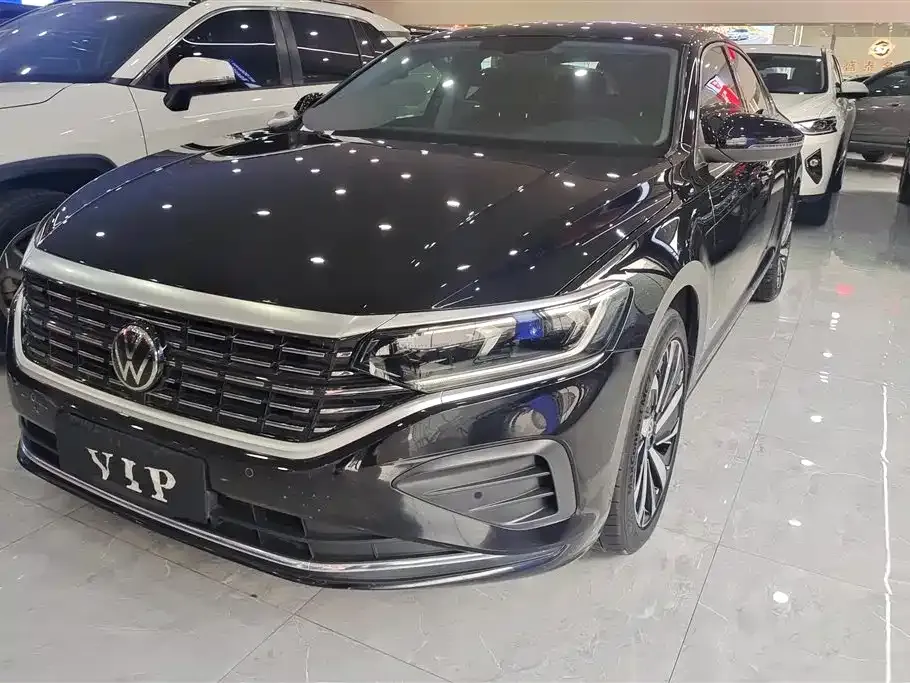 Volkswagen Passat — фото 1