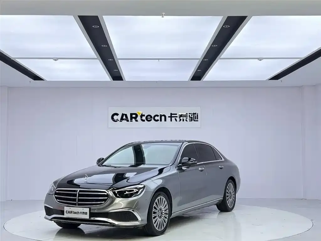 Mercedes-Benz E-Class — фото 1