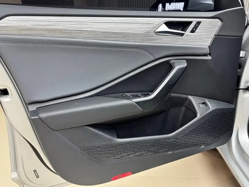 Volkswagen Sagitar 2023 из CN, фото 10