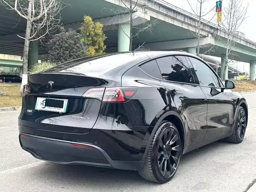 Tesla Model Y — фото 9