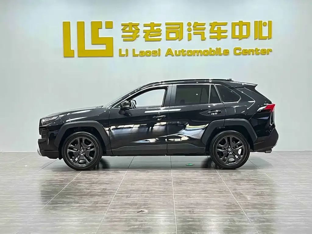 Toyota RAV4 2023 из CN, фото 4