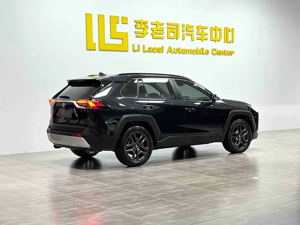 Toyota RAV4 2023 из CN, фото 5
