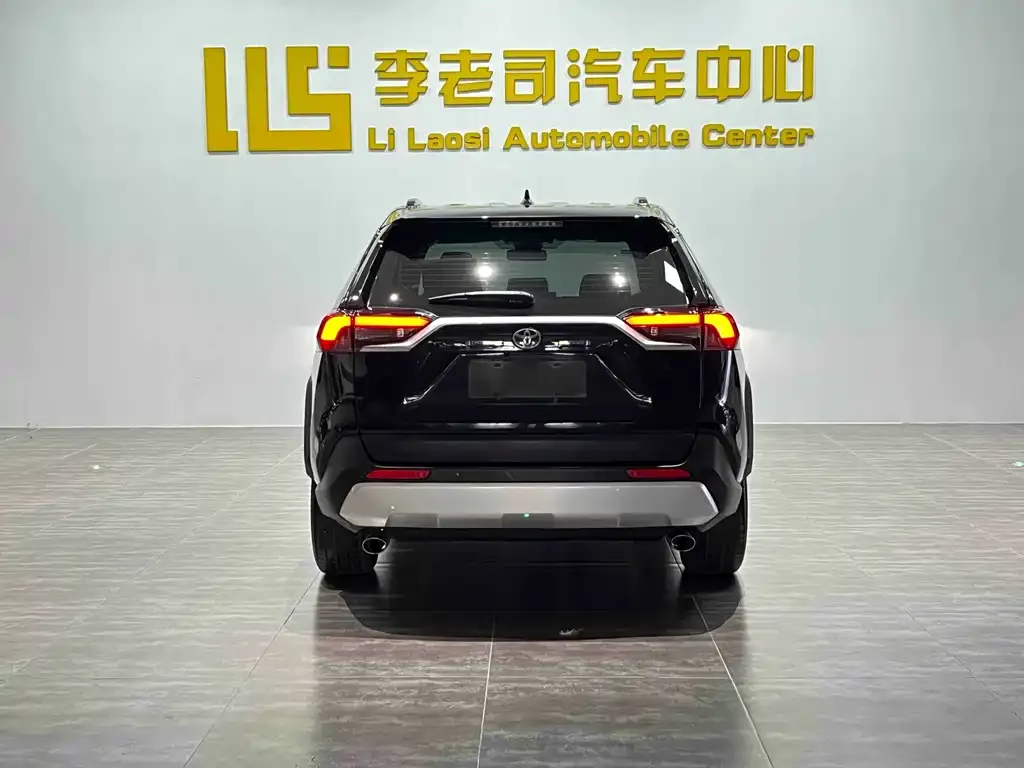Toyota RAV4 2023 из CN, фото 3