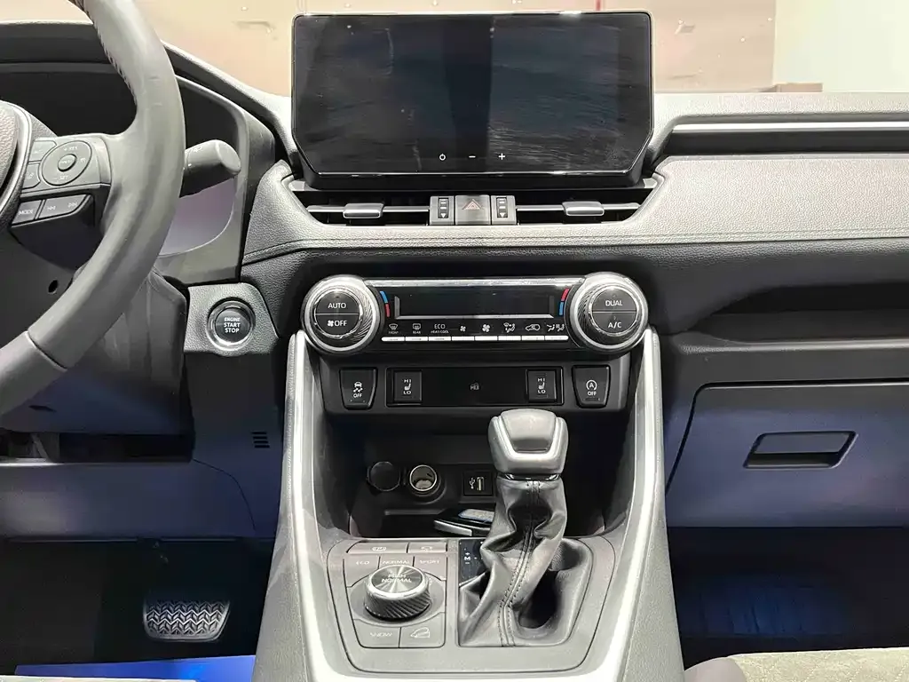 Toyota RAV4 2023 из CN, фото 6