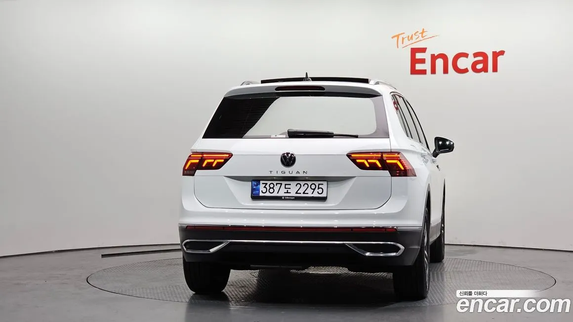 Volkswagen Tiguan — фото 7