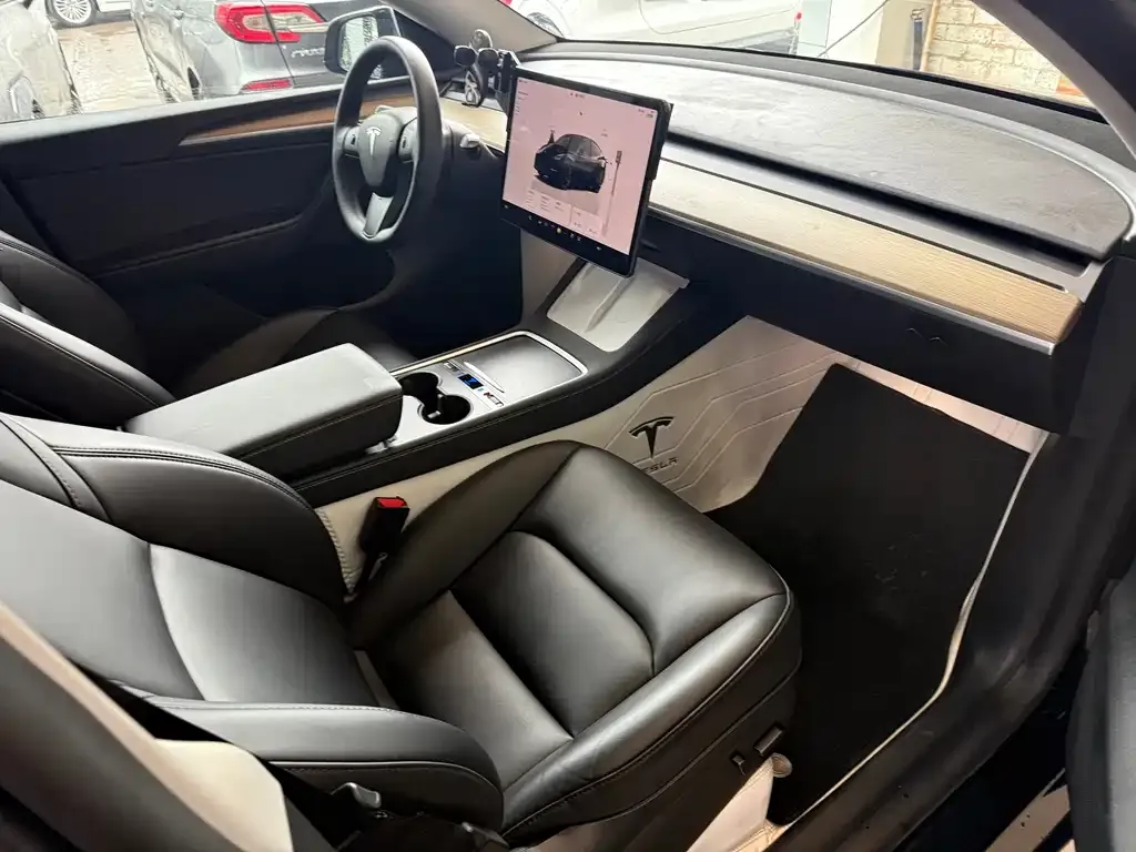 Tesla Model Y — фото 7