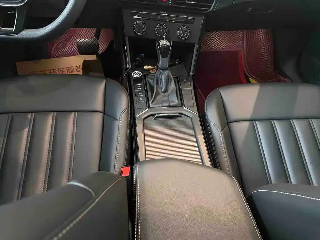Volkswagen Passat 2021 из CN, фото 9