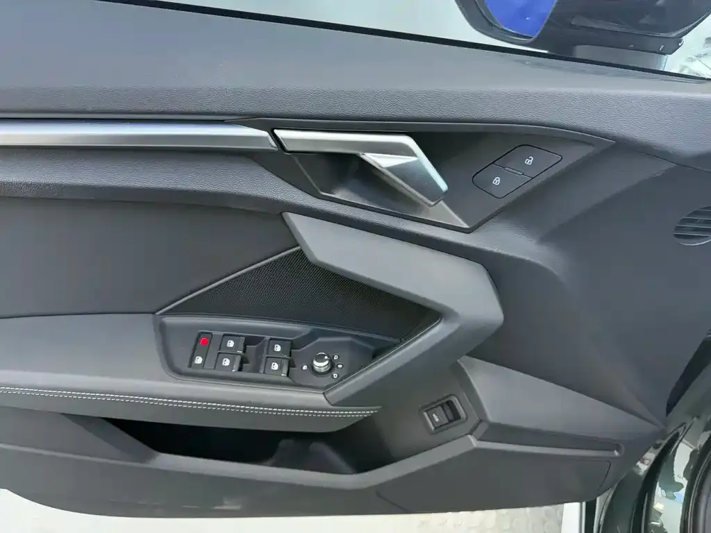 Audi A3 2023 из CN, фото 2