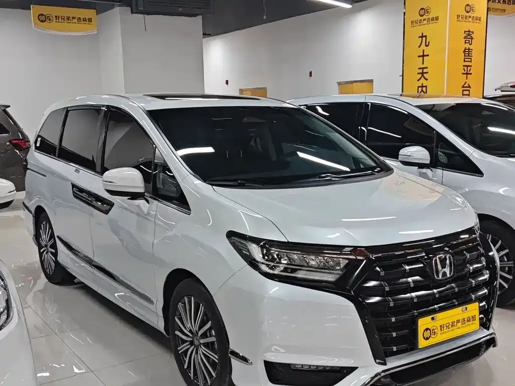 Honda Elysion 2024 из CN, фото 5