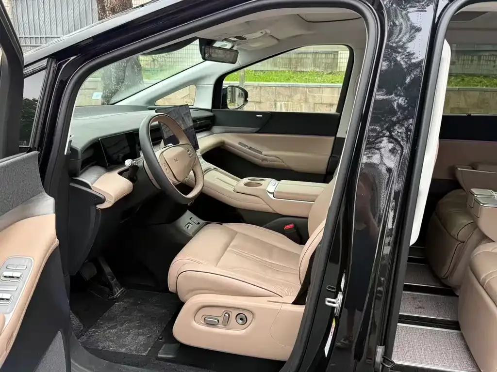 XPeng X9 — фото 7