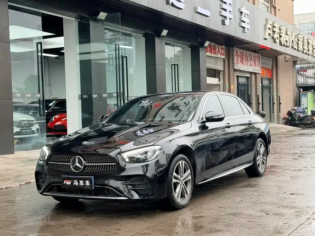 Mercedes-Benz E-Class — фото 1