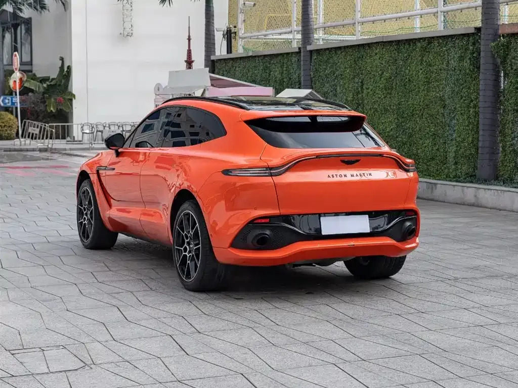 Aston Martin DBX — фото 10