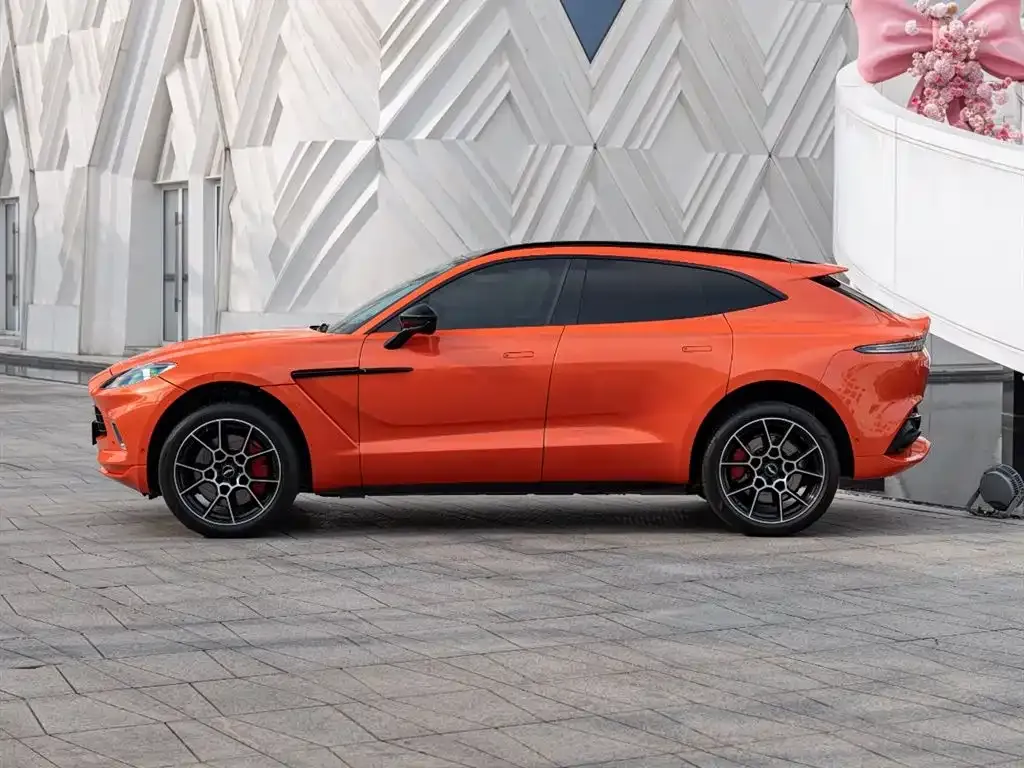 Aston Martin DBX — фото 9