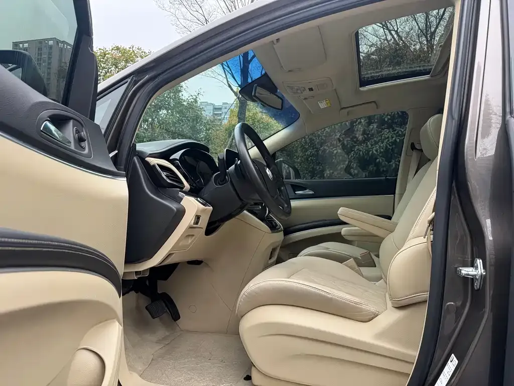 Buick GL8 2023 из CN, фото 7