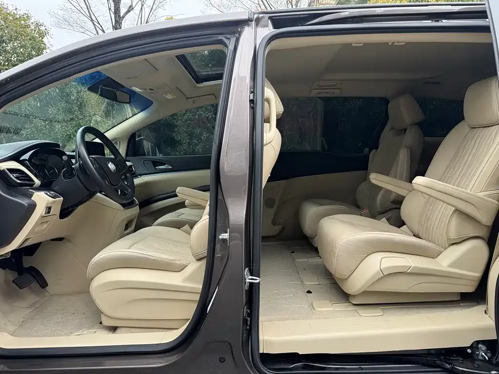 Buick GL8 2023 из CN, фото 2
