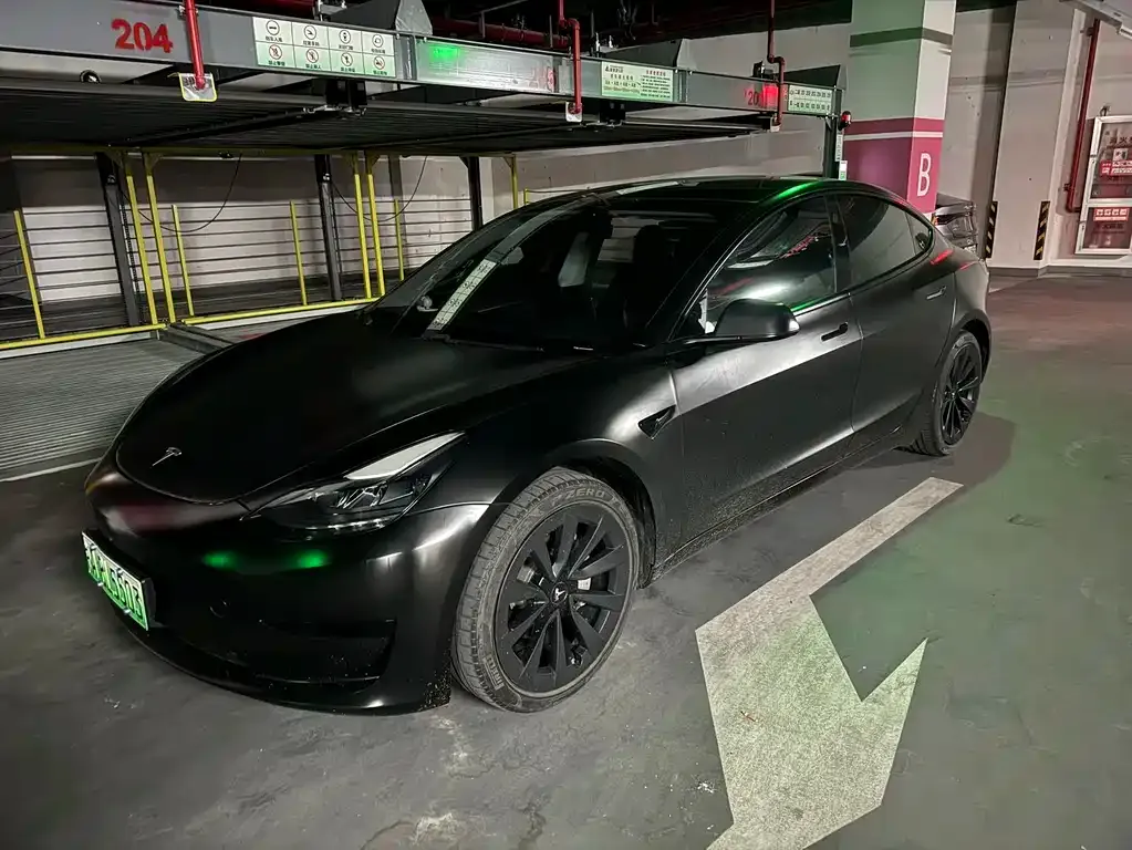 Tesla Model 3 — фото 1