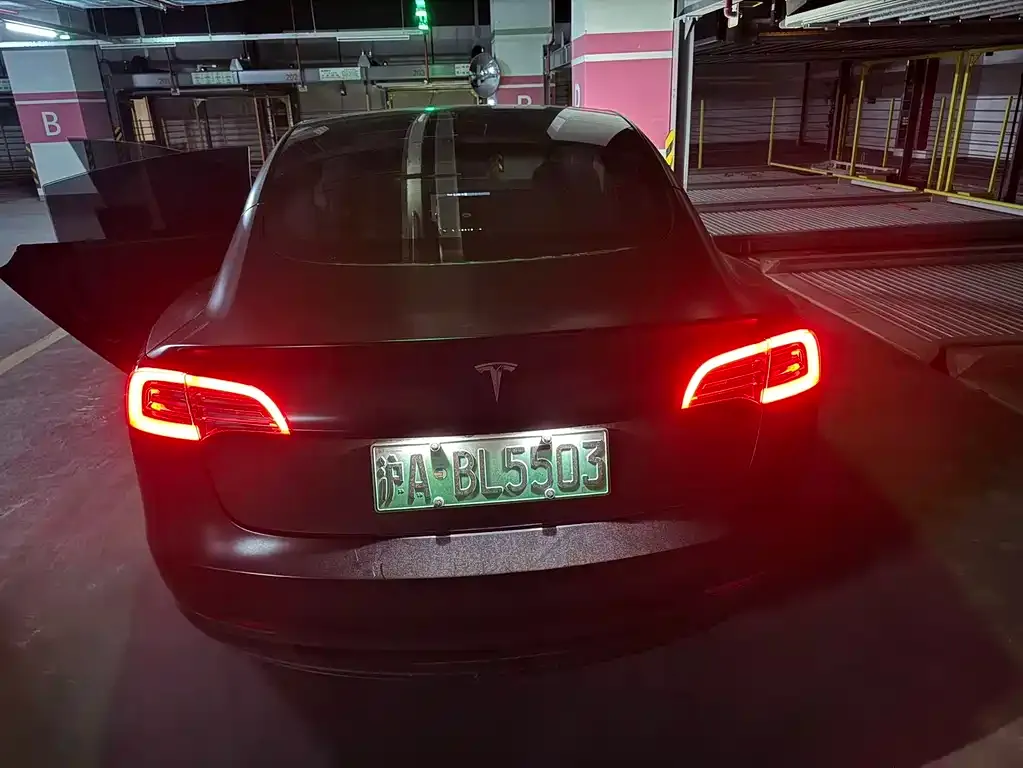 Tesla Model 3 — фото 3