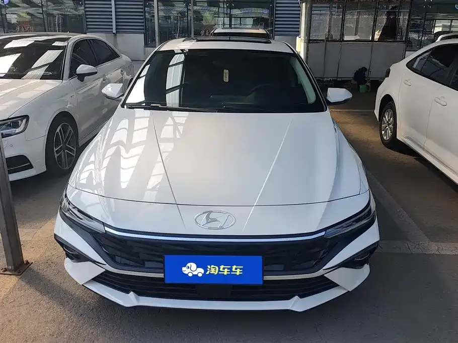 Hyundai Elantra — фото 7