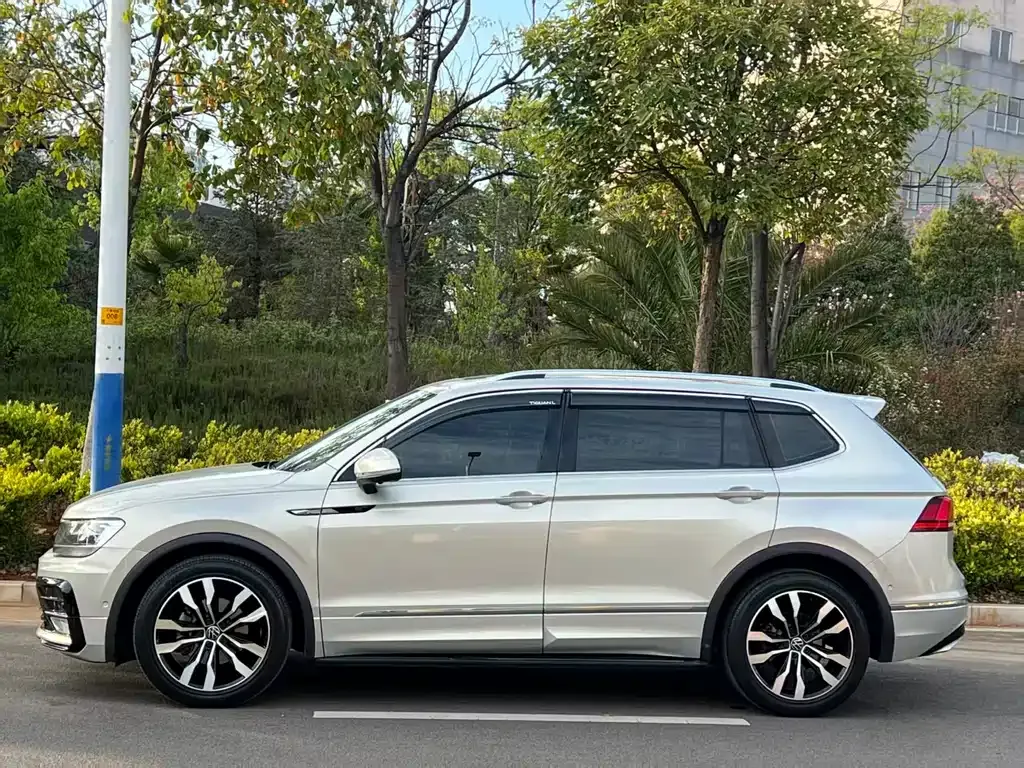 Volkswagen Tiguan L — фото 8