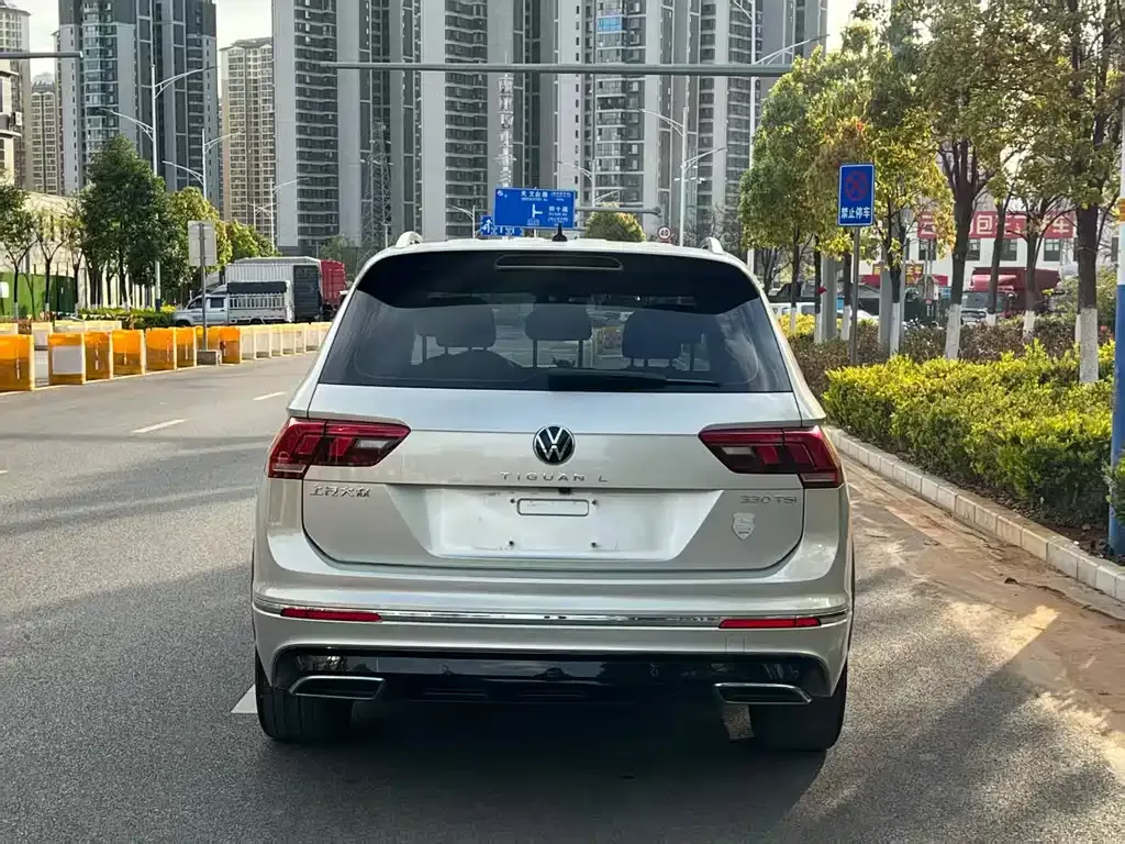 Volkswagen Tiguan L — фото 9