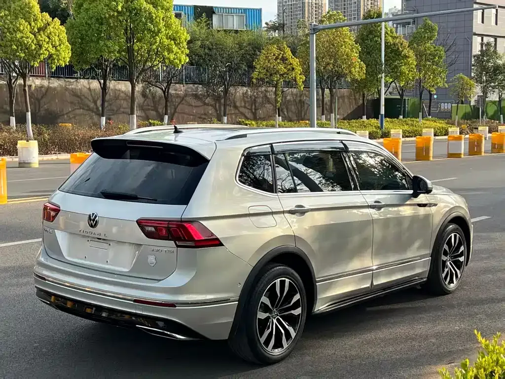 Volkswagen Tiguan L — фото 6
