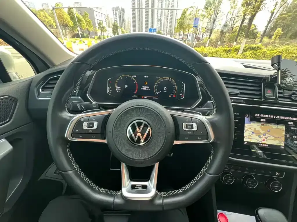 Volkswagen Tiguan L — фото 4