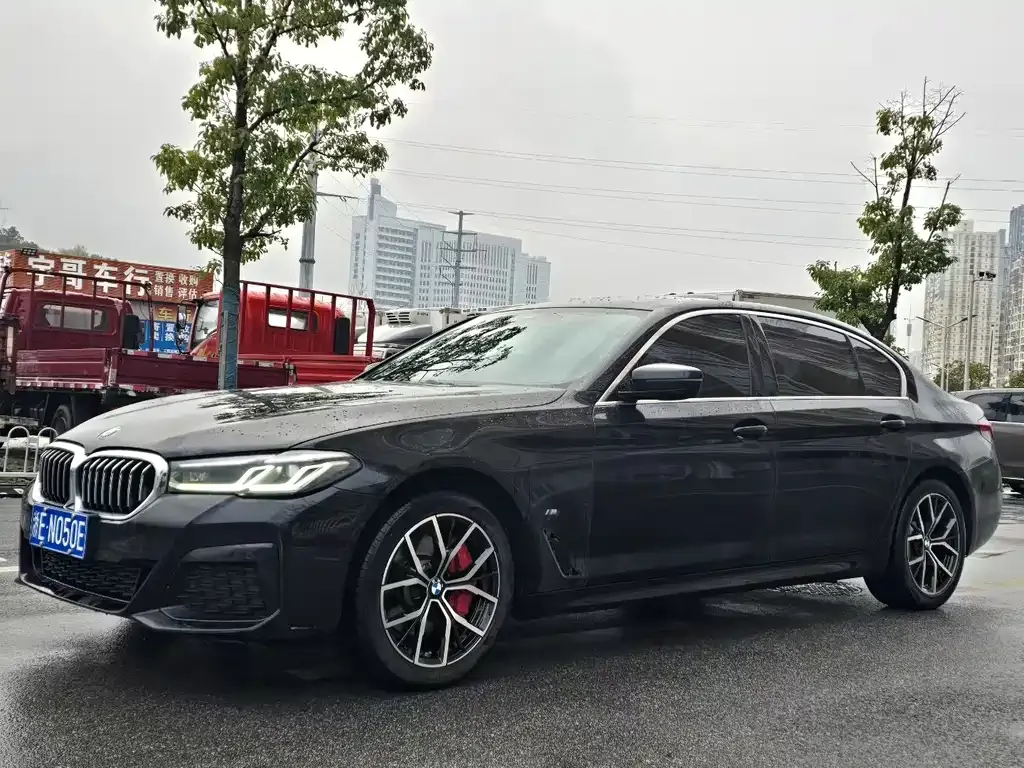 BMW 5 Series — фото 1