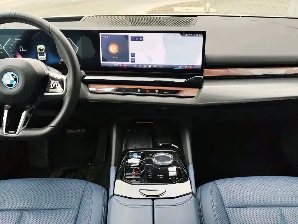 BMW i5 — фото 2