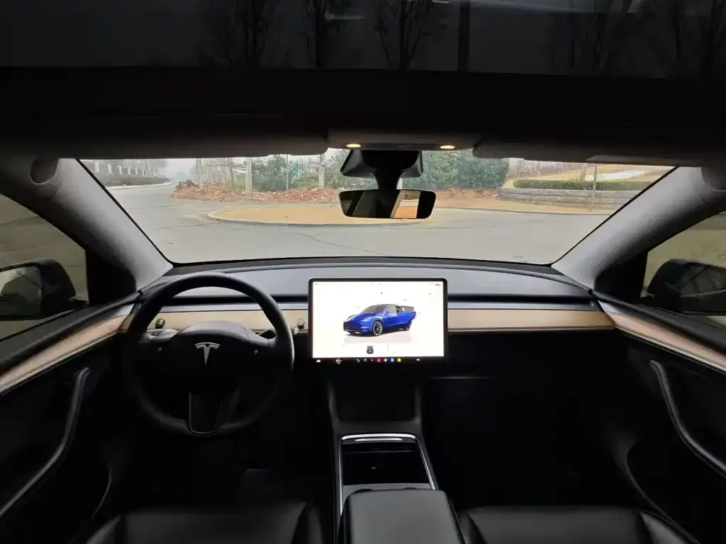 Tesla Model Y — фото 5