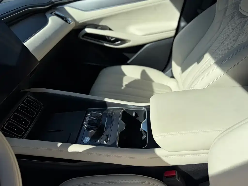 BYD L EV 2024 из CN, фото 3