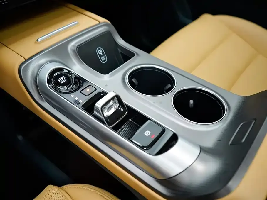 GAC Motor E8 Hybrid — фото 9