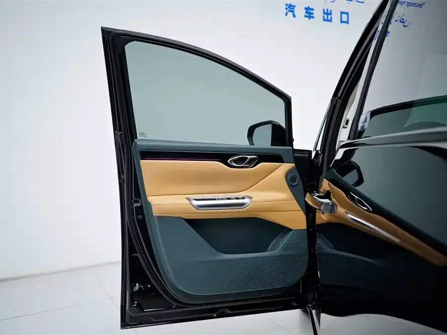 GAC Motor E8 Hybrid — фото 6