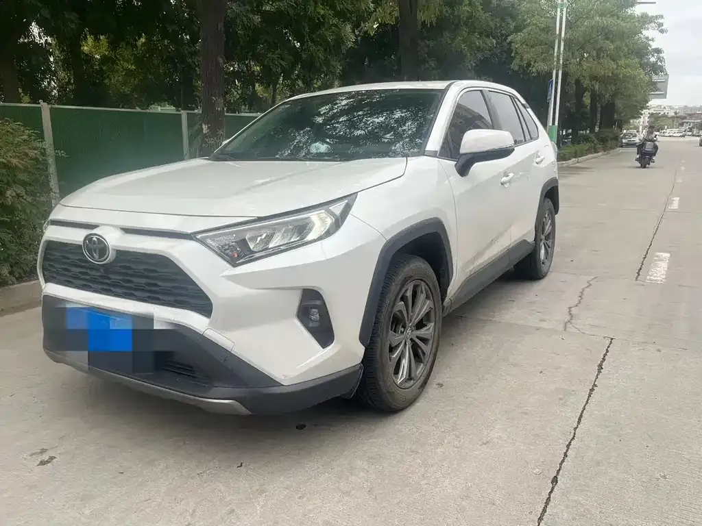 Toyota RAV4 2023 из CN, фото 1