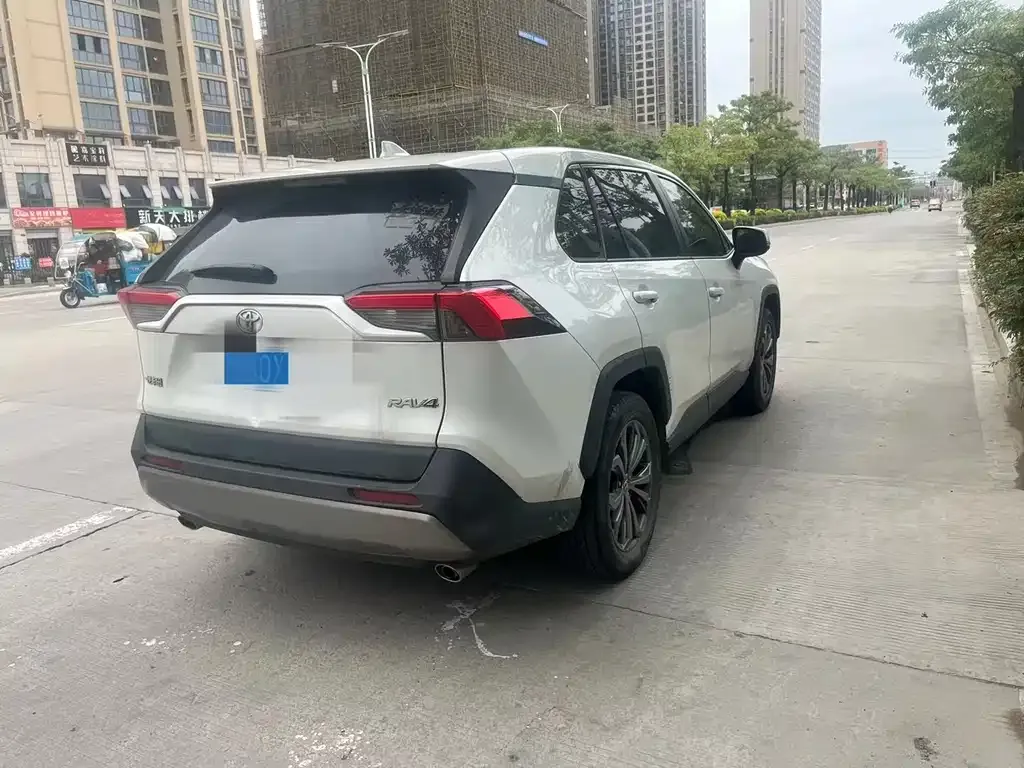 Toyota RAV4 2023 из CN, фото 4