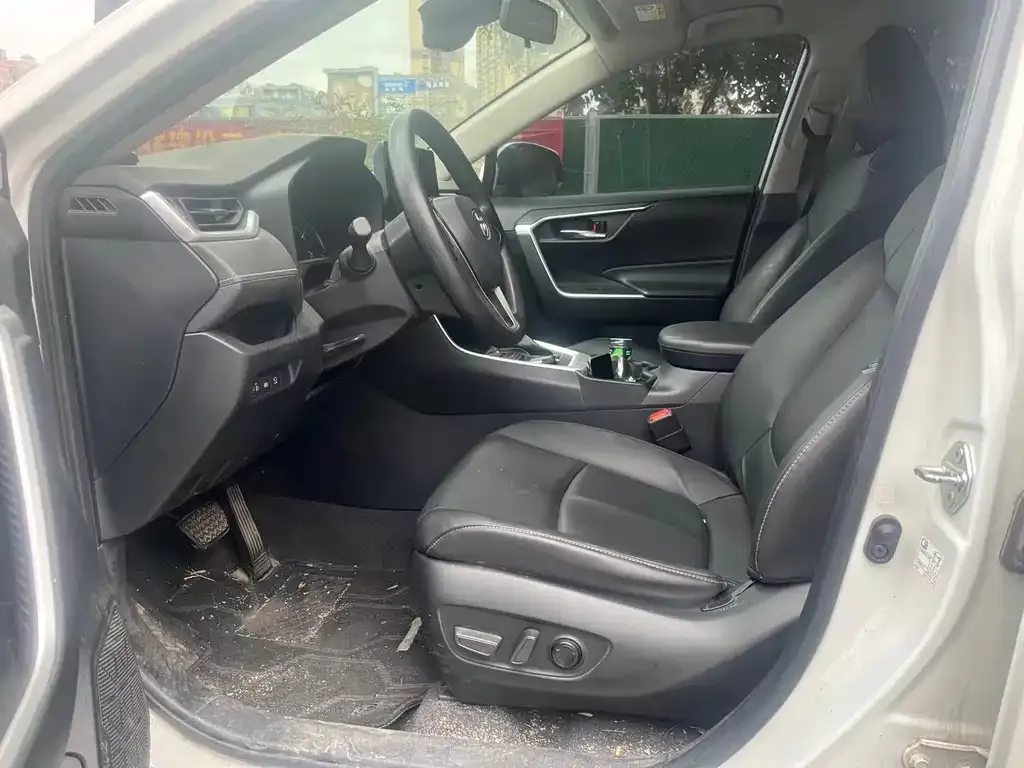 Toyota RAV4 2023 из CN, фото 5