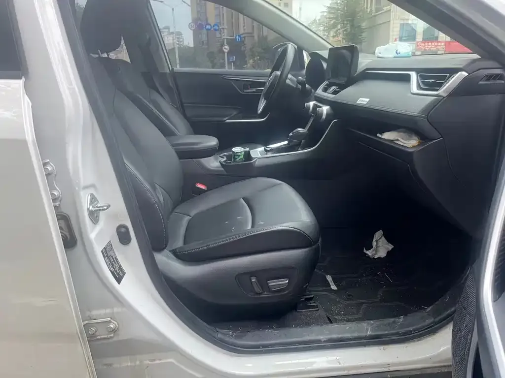 Toyota RAV4 2023 из CN, фото 6