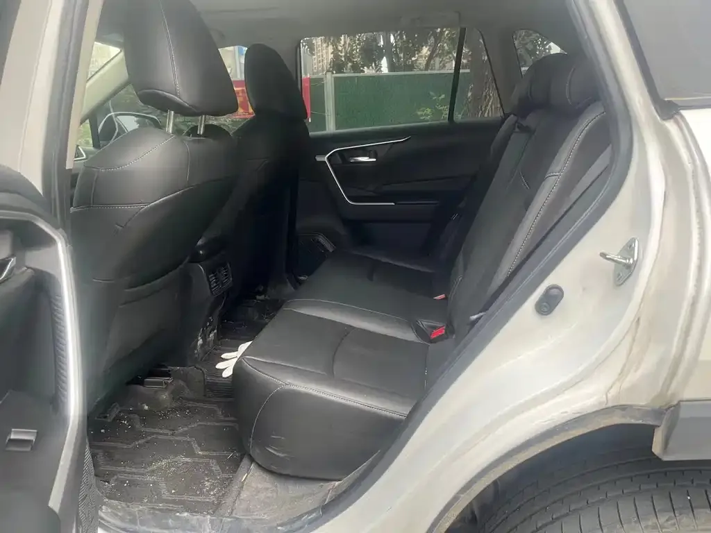 Toyota RAV4 2023 из CN, фото 2
