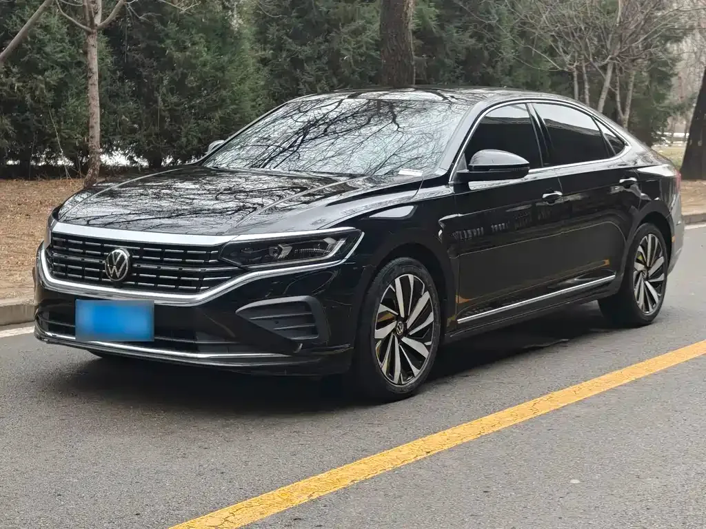 Volkswagen Passat — фото 1