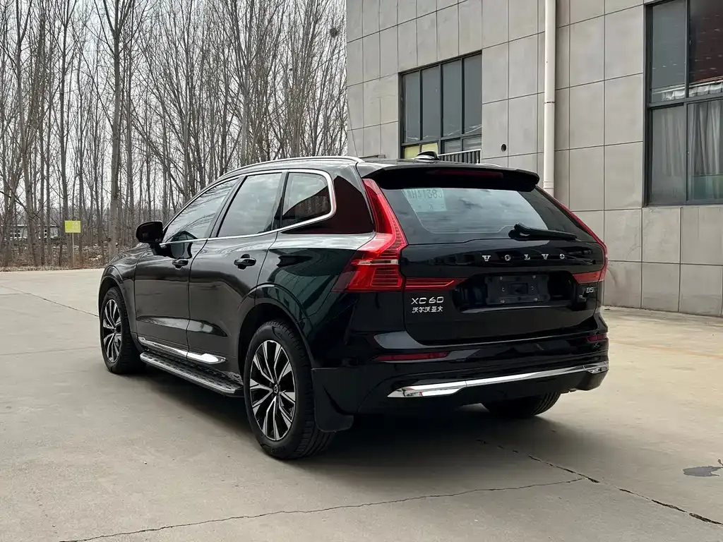 Volvo XC60 — фото 9