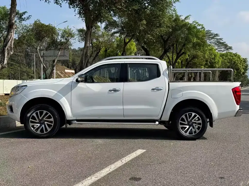 Nissan Navara 2022 из CN, фото 6