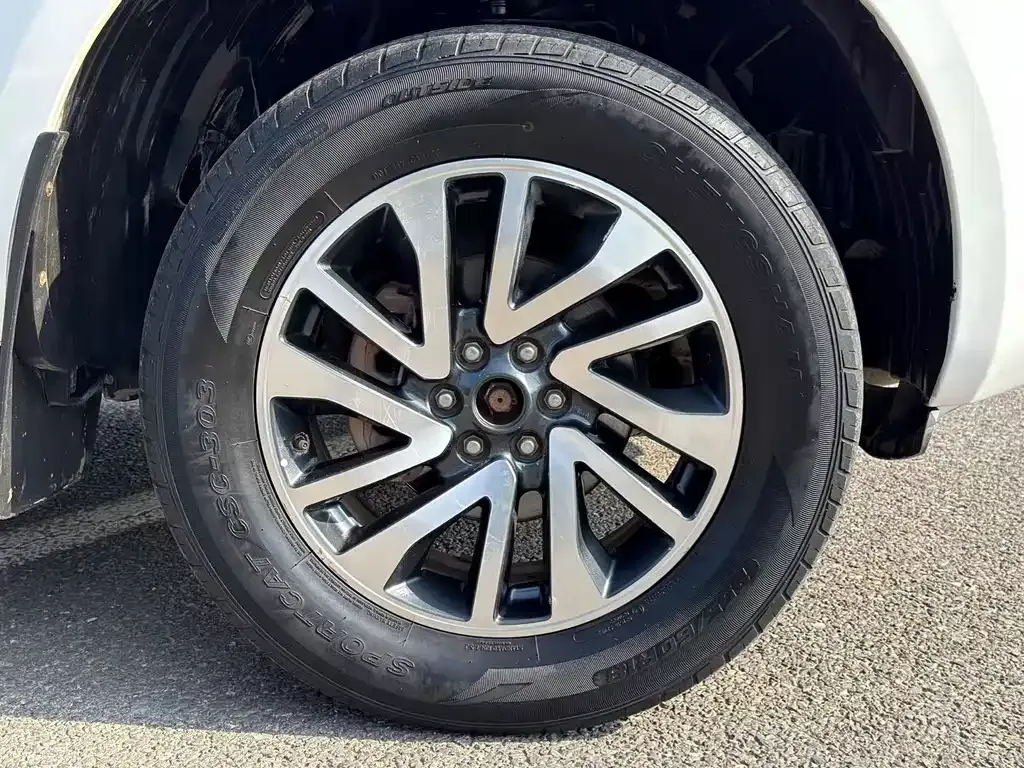 Nissan Navara 2022 из CN, фото 8