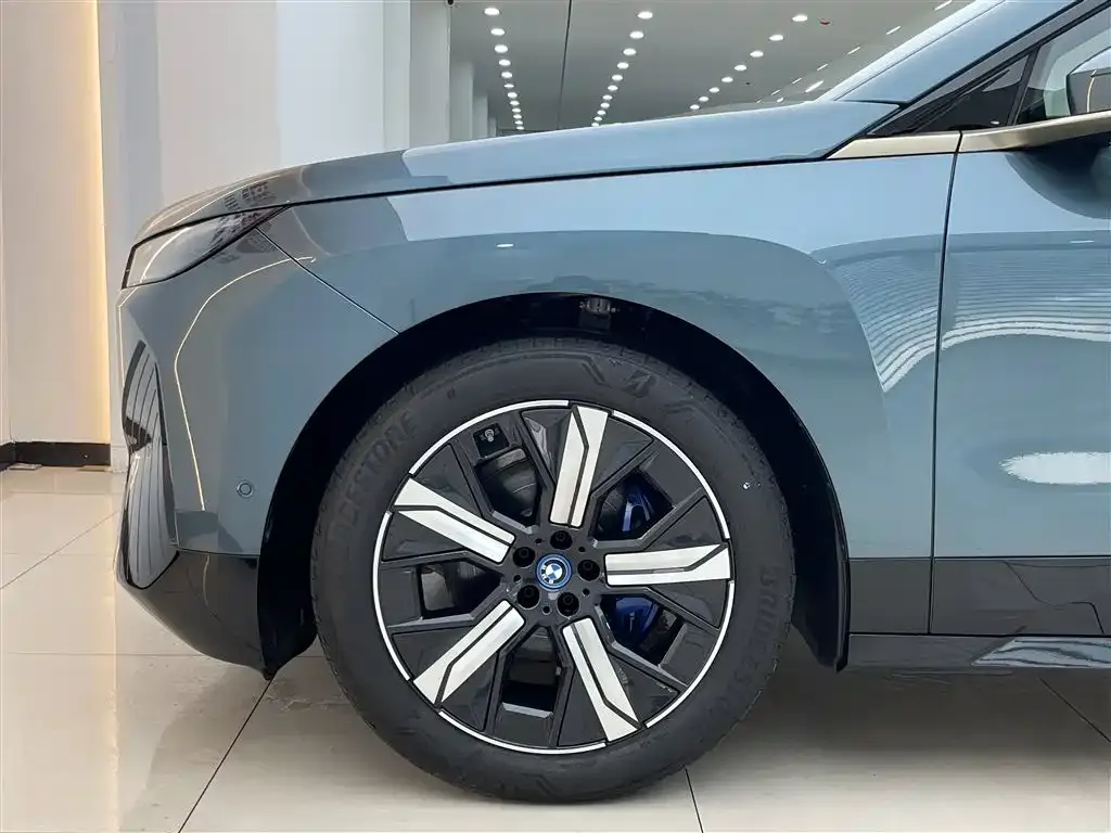 BMW iX — фото 2