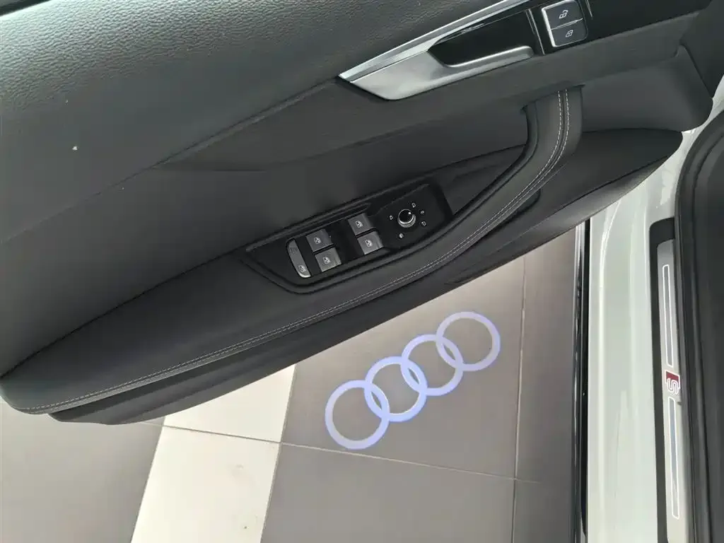 Audi A4L 2024 из CN, фото 10
