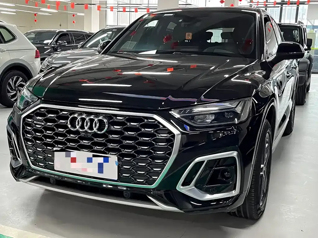 Audi Q5L Sportback — фото 1