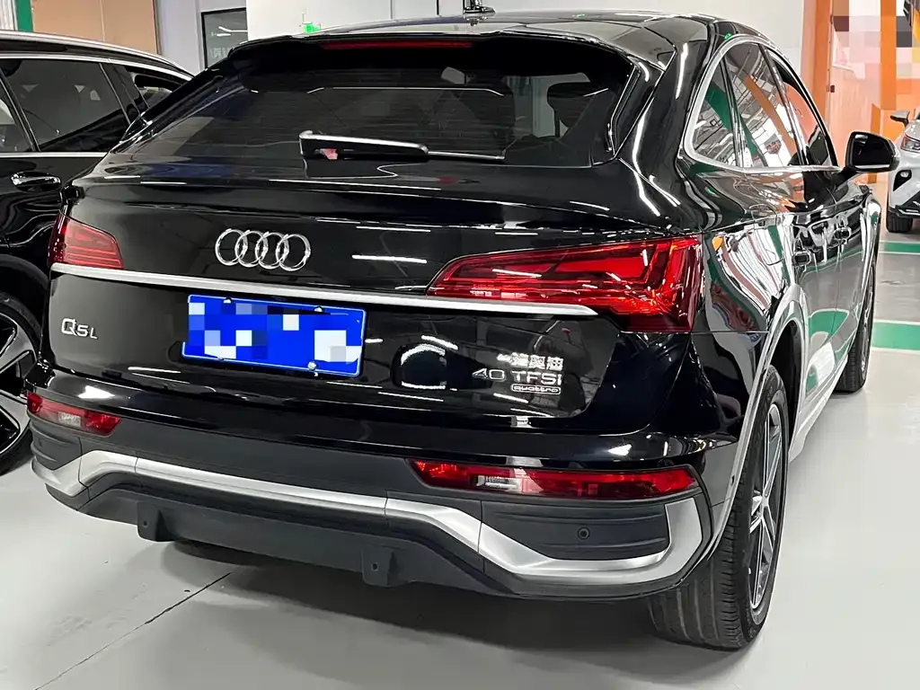 Audi Q5L Sportback — фото 5